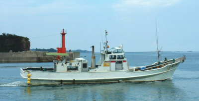 鴨居港の釣り船